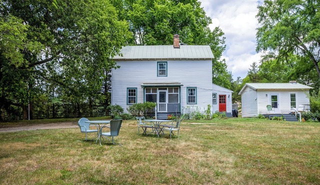 1900's Tuckahoe Farmhouse, a stroll away from Thomas Jefferson's childhood home