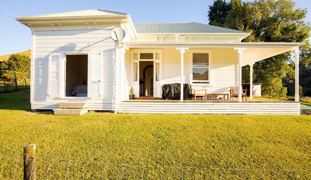 1900's Villa on the forgotten world road