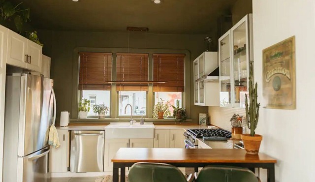 1900 Victorian era home close to downtown!