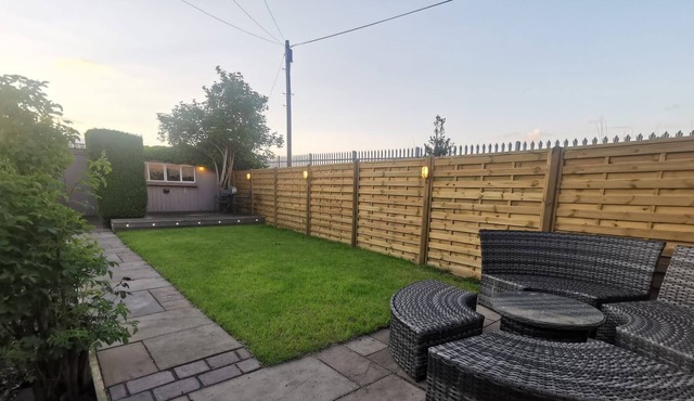 1900s 2 bedroom home with large outdoor space