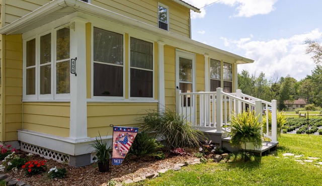 1900’s farmhouse with old country charm. Six miles to Lake Wallenpaupack