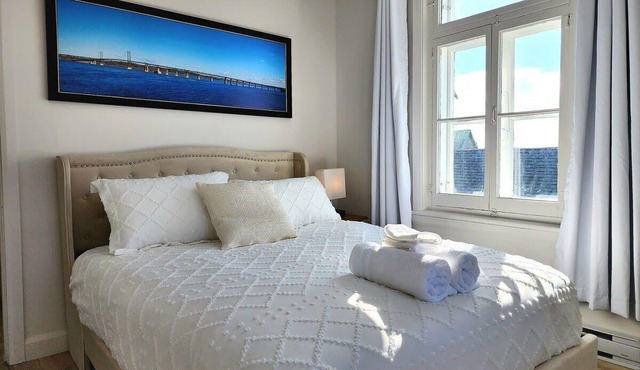 1900S Historic Charm -Free P & AC