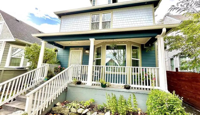 1904 home near Tacoma dome & convention centernPet friendly