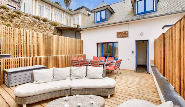 190m from the beach, downtown, house for 8