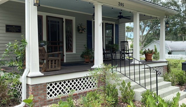 1910 FAMILY REUNION HOME IN THE HEART OF DELAND’S HISTORIC DISTRICT