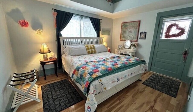 1911 Cozy Vintage Cottage- The Heber House