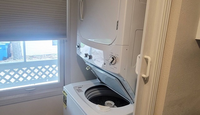 1913 Spacious 5-bedroom farmhouse in Wisconsin Dells. Min & Max 30 days.