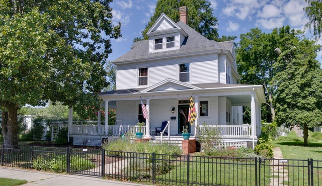 1915 Historic Cambridge Property w/Fire Pit!