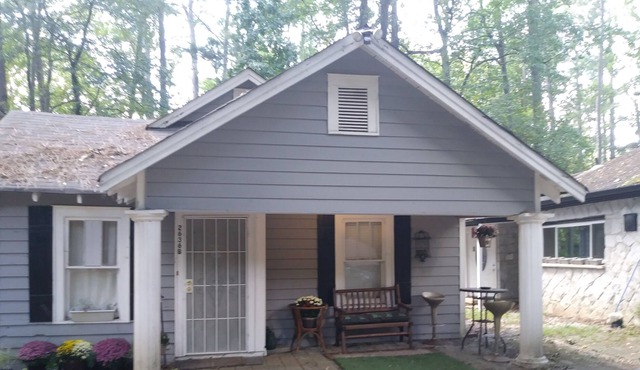 1920's Atlanta Antique Furnished Cozy Cottage in Historic Collier Heights area