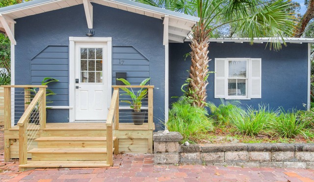 1920's Cottage by the Coast — 5 minutes from downtown