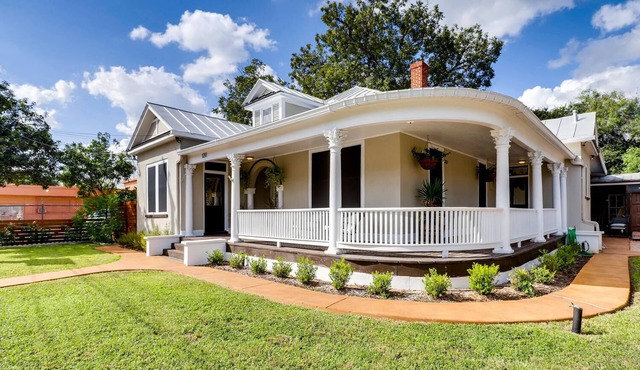 1920's Home Less Than 2 miles from DT San Antonio!