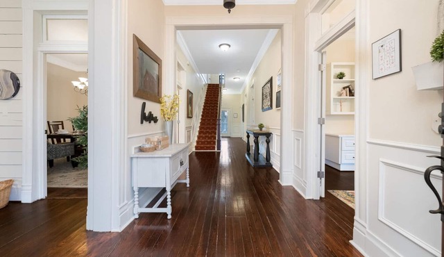1920's Sunny Gem - Downtown Waco Home