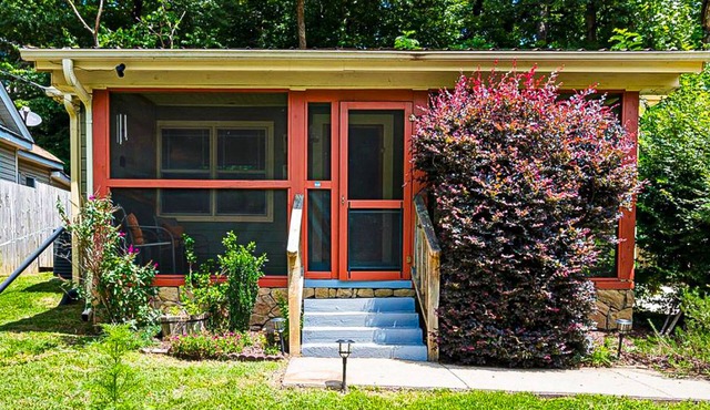 1920s artsy cottage with Chimney Rock views, yard, sauna, & firepit - dogs ok