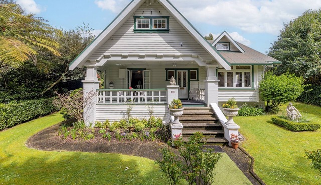 1920s Character Home & Private Garden Retreat