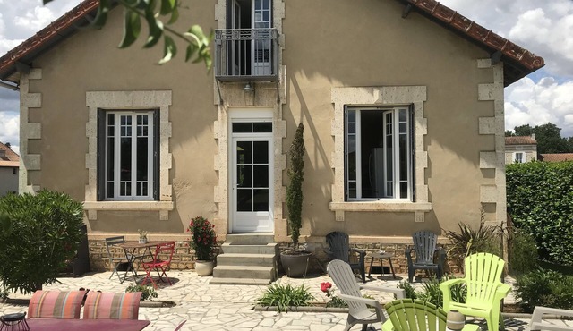 1920s Charentais house near a lake