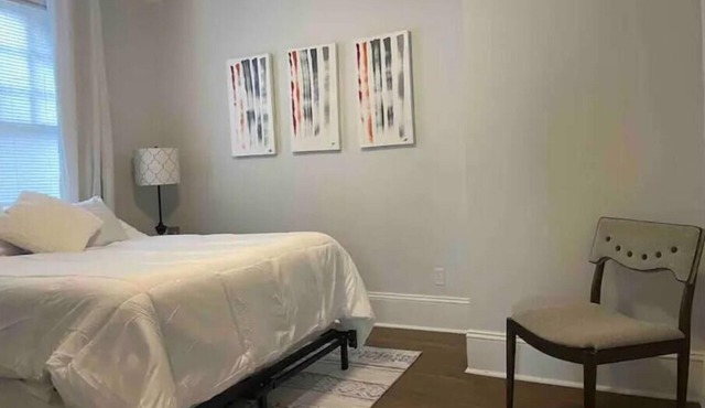 1920s Gem Near Downtown.3BR/2.5BA.4 Beds.Pets OK. AC/WiFi.Parking