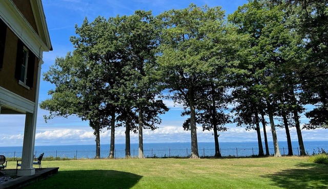 1920s lakefront estate