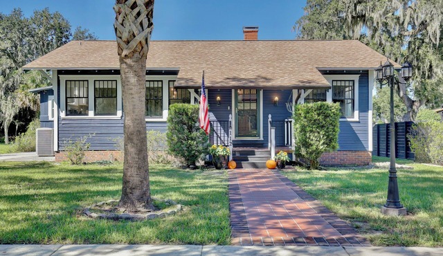 1921 2BD/1BTH Bungalow - Historic Winter Garden, Steps to Plant St, Dogs Welcome