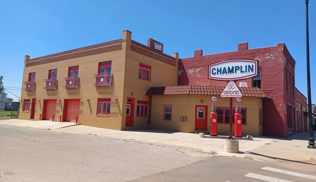 1921 Champlin Gas Station