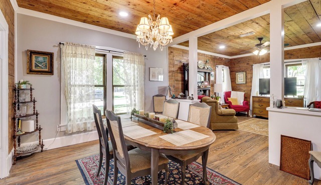 1925 Craftsman Bungalow - 1 Mi to Dtwn Waxahachie!