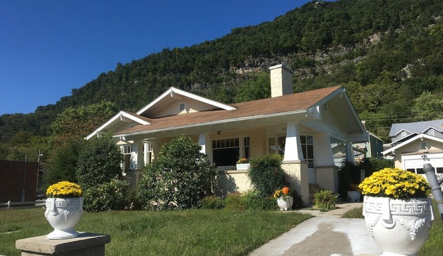 1928 Home in the heart of Cumberland Gap