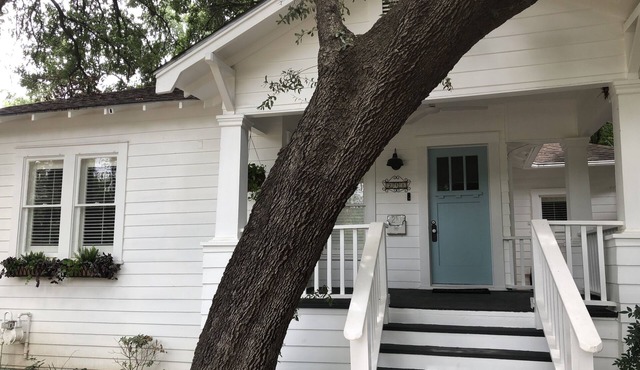 1930's Casa Luna in the heart of Alamo Heights
