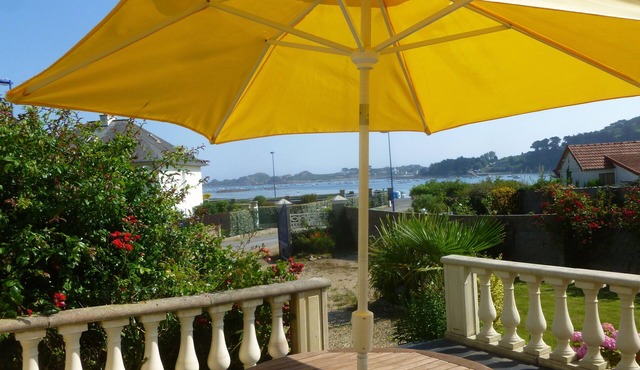 1930s house by the sea for 6 or more people