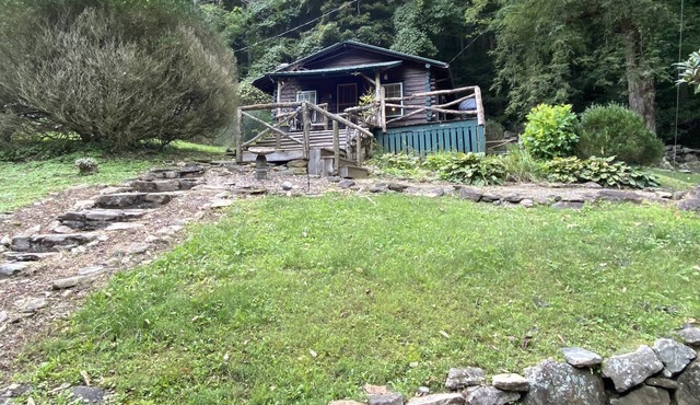 1930’s Log Cabin on Rushing Creek!