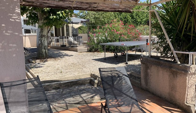 1930s villa, Marseille, sea view, 8 people, garden