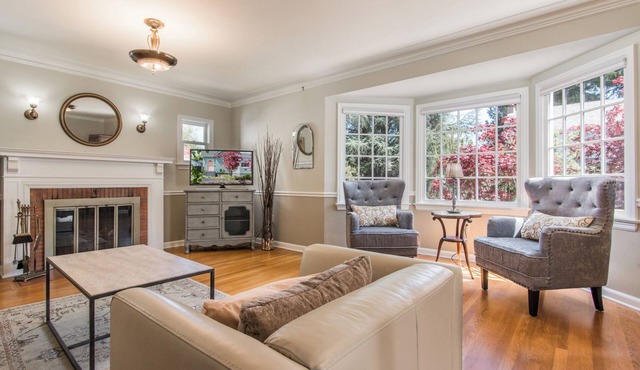 1939 Vintage House Walk to Downtown & Linfield Dog-Friendly Fire Pit