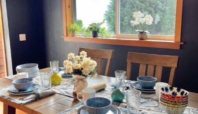 1939 West Queen Anne Townhome wiith Puget Sound View