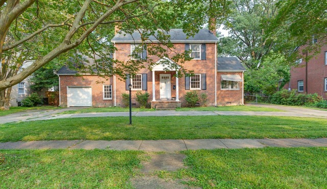 1940’s Charming Colonial Home close to James River