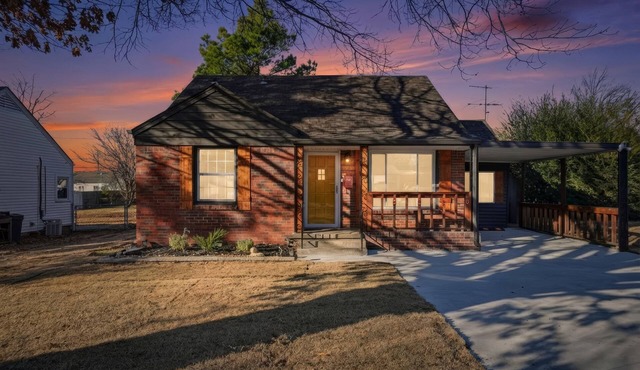 1940s Stunning Midtown Remodel | Expo/TU 1 Mile