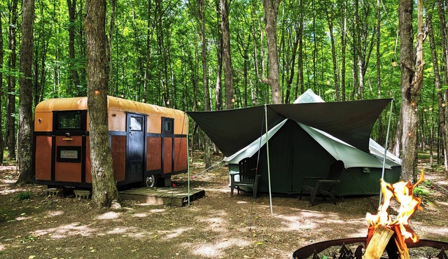 1949 Jim Dandy Vintage Glamping Camper #8 - Premium Resort Amenities Included!