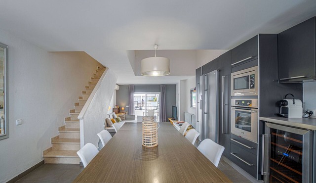 195-Beautiful canal house with private mooring