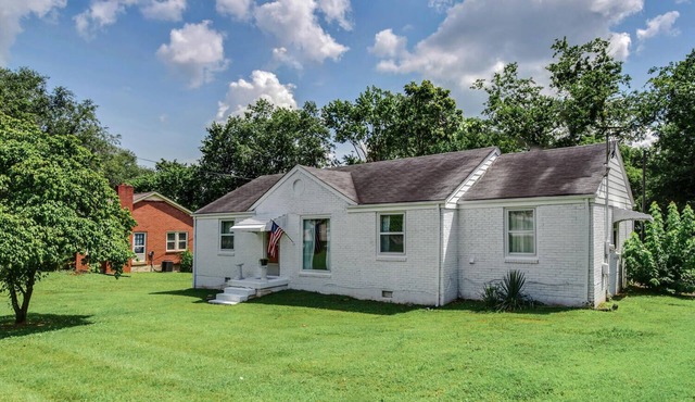 1950's Brick Rancher - 4 Bedroomn