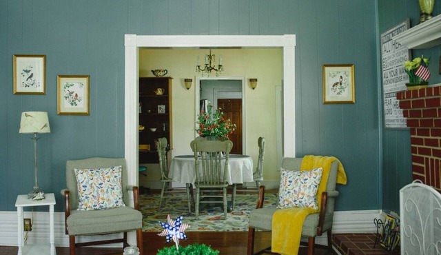 1950's Cottage Convenient to Savannah