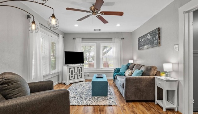 1955 Beauty Under the Oaks in Historic Old Town