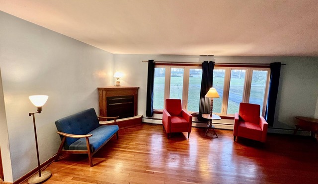 1959 Mid-Century Retro Home on 5 acres