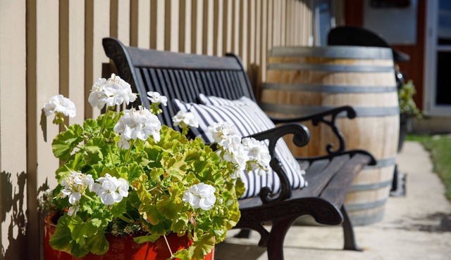 1970's Renovated, self contained comfortable 2 bedroom bach