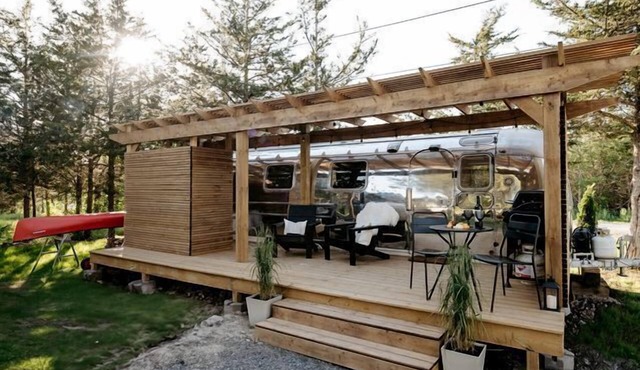 1971 Vintage Modern Airstream with Cowboy Tub