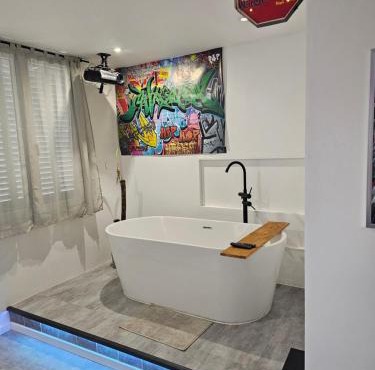 1988 NEW YORK Baignoire ilot et video projecteur