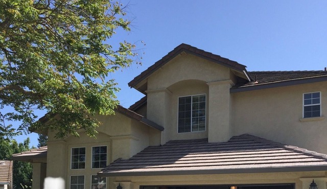 1994 built Large house 3/3/3 WiFI TV kitchen W/D Tons of Parking