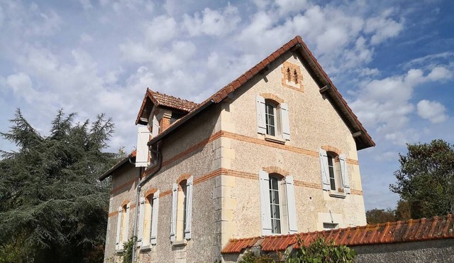 19th c. cottage, jacuzzi, Loire, sleeps 6