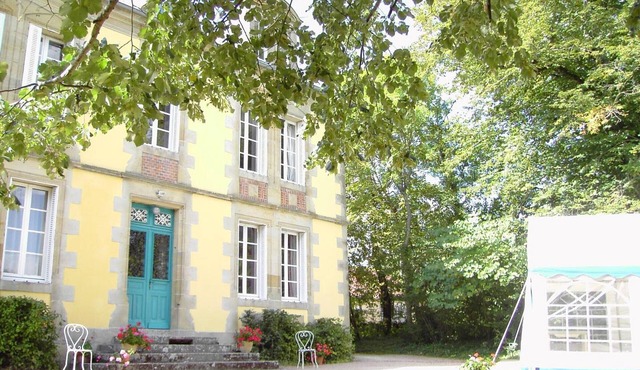 19th c. mansion with pool and garden
