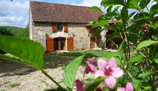 19th-century barn. Calm, Nature. Close to the Dordogne tourist valley.