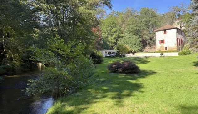 19th Century Estate with River in Dordogne, pool and wifi