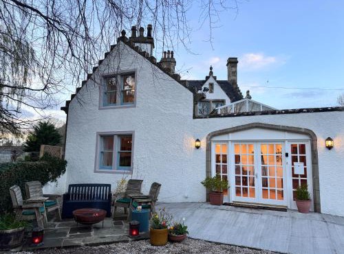 19th century 5-bedroom villa with free private parking