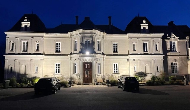 19th-century Château de Fontiville, close to all amenities.