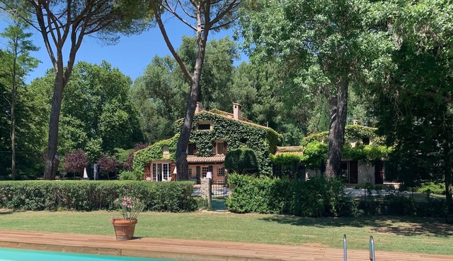 19th century family property, park, 14x6m swimming pool, private river access